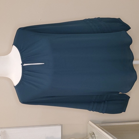 πHPπAnn Taylor NWT Size Med Green Long Sleeve Top w/ Front Button Detail! π - Picture 10 of 13